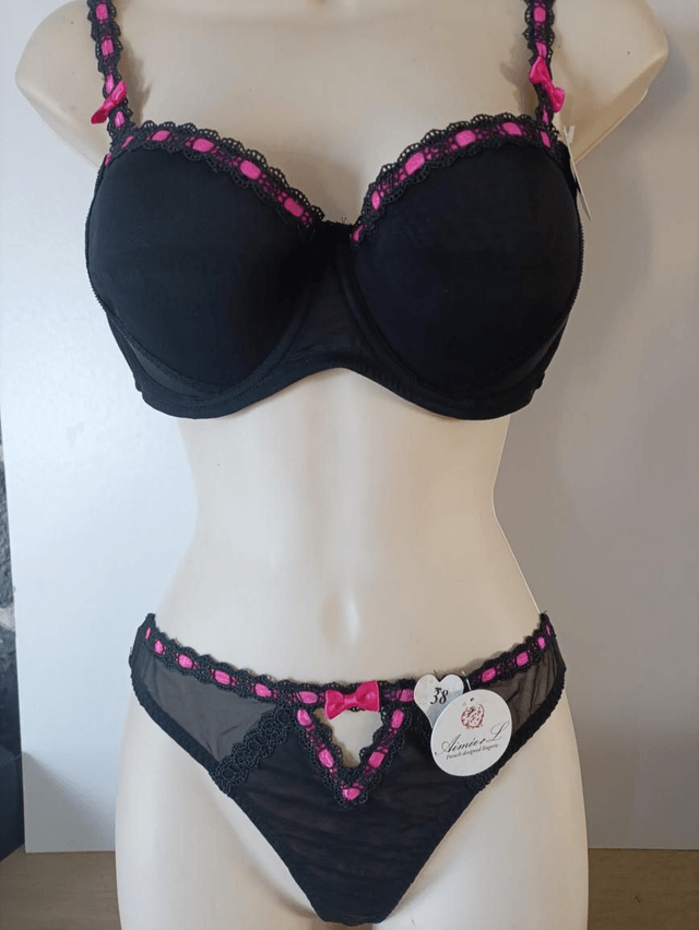 Ensemble Bonnet D avec string noir et fushia, avec armatures et rembourrage amovible 