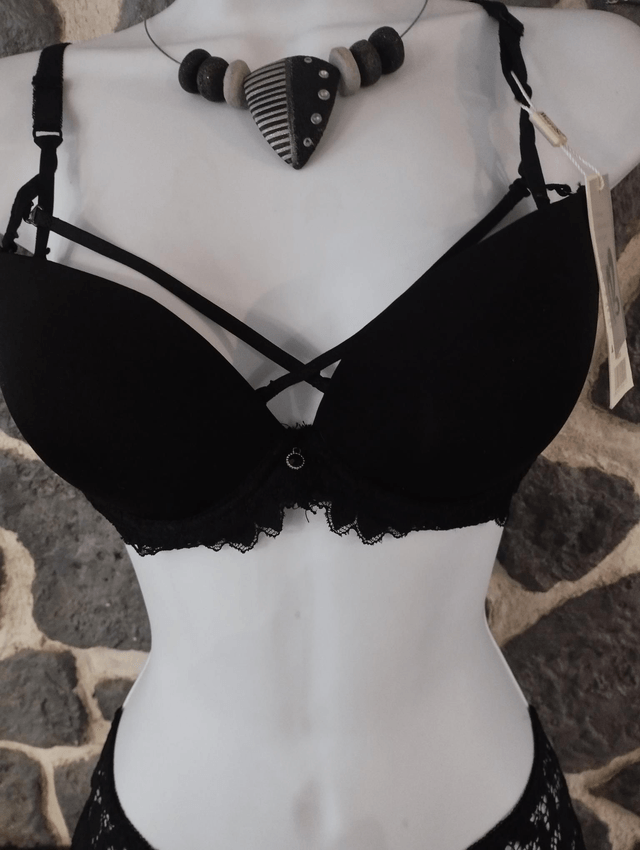 Ensemble noir avec brides amovibles et culotte sans coutures