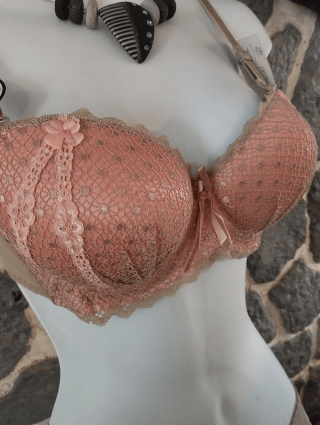 Ensemble saumon et beige  avec armatures et  rembourrage important