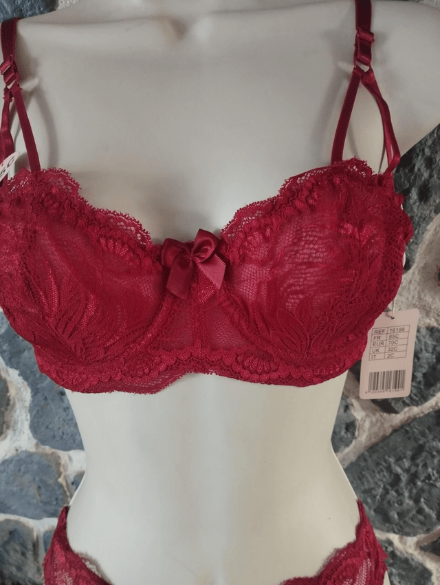 Ensemble rouge grenat sans rembourrage avec armatures