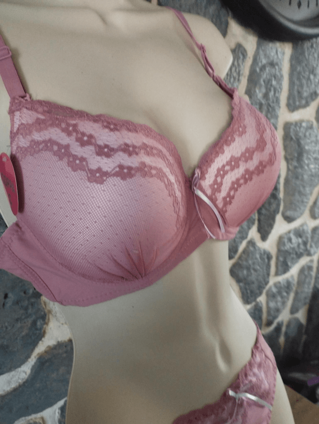 Ensemble bonnet C 100C pour le haut avec rembourrage et armatures et 44 pour le bas