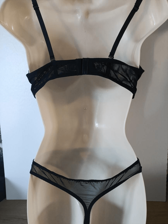 Ensemble Bonnet D avec string noir et fushia, avec armatures et rembourrage amovible 