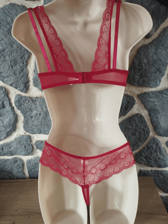 Ensemble bonnet C rouge avec armatures et rembourrage + brésilien