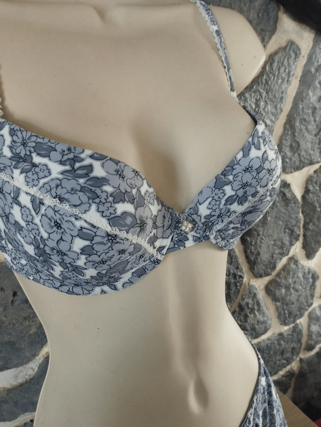Ensemble 85C avec armatures et léger rembourrage. 42/44 pour le shorty