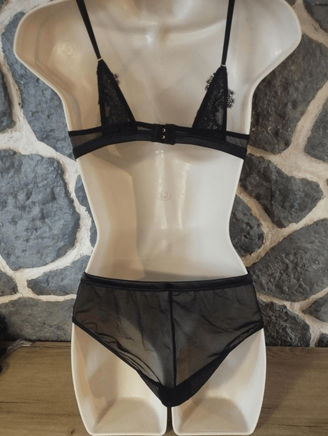 Ensemble triangle sans armatures ni rembourrage noir avec fleurs