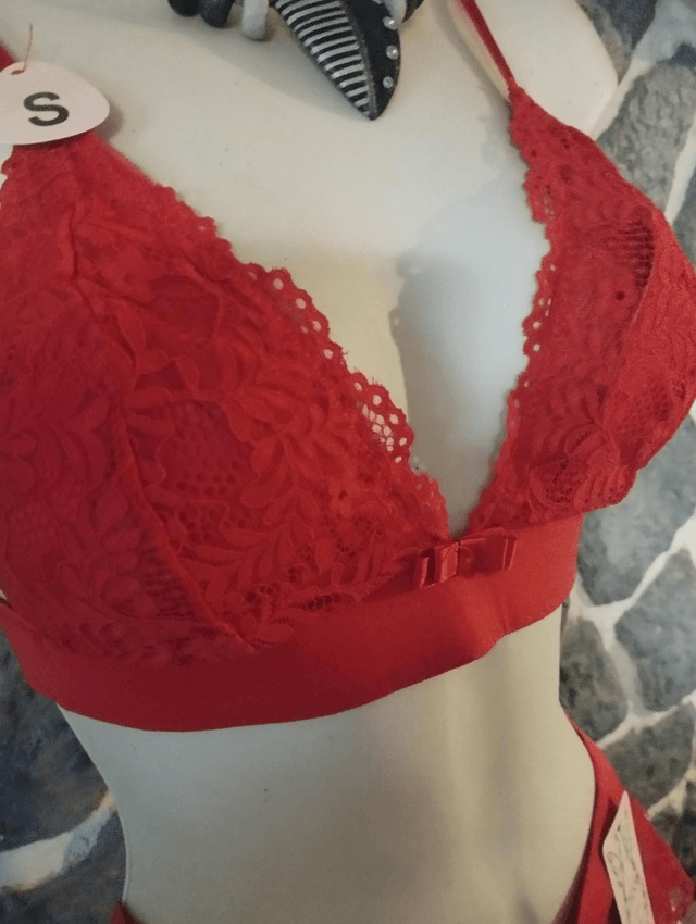 Ensemble triangle sans armatures ni rembourrage rouge
