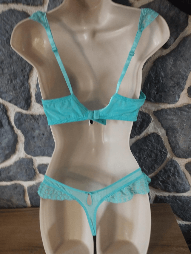 Ensemble bonnet C 85C non rembourré avec armatures et 36 pour le string et culotte