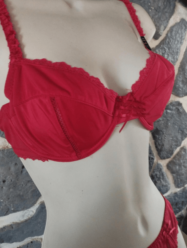 Ensemble bonnet 85C sans rembourrage avec armatures et M / L pour la culotte