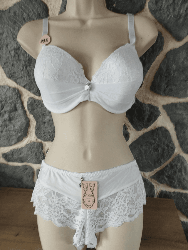Ensemble Bonnet E en blanc avec armatures et rembourrage