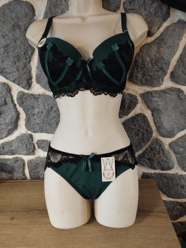 Ensemble Bonnet D vert et noir avec rembourrage et armatures