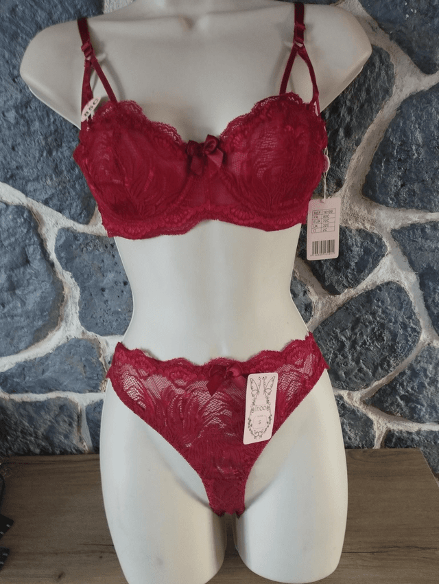 Ensemble rouge grenat sans rembourrage avec armatures