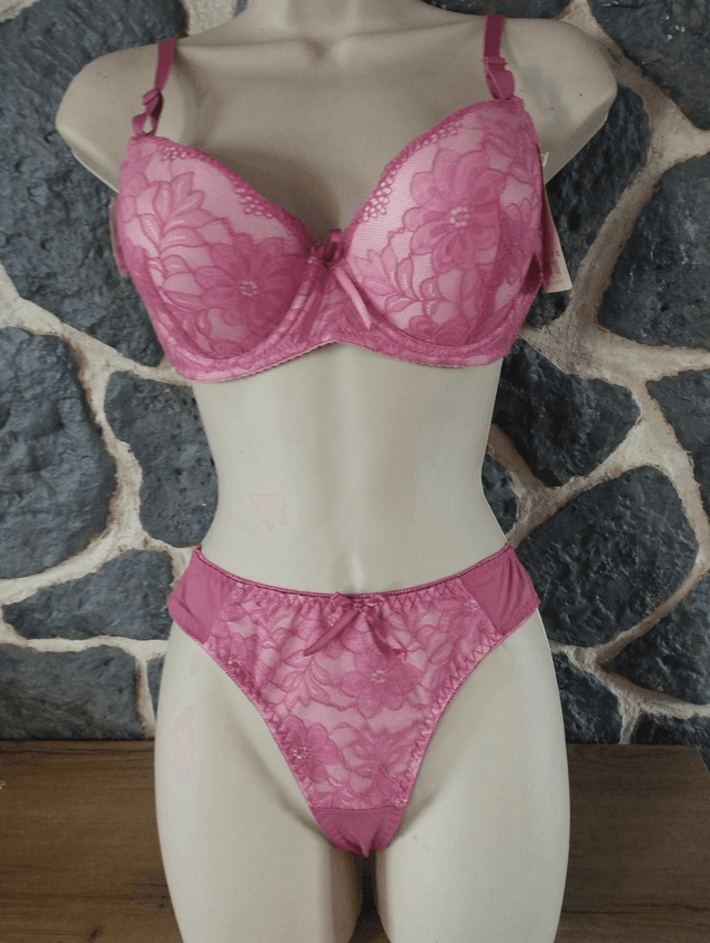 Ensemble bonnet C 90C  et 105C et M/L  ou Xl pour le tanga
