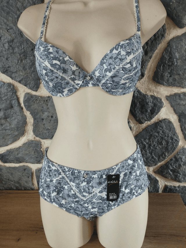 Ensemble 85C avec armatures et léger rembourrage. 42/44 pour le shorty