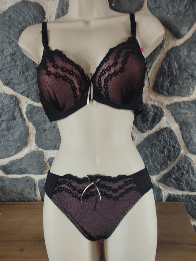 Ensemble 100C avec rembourrage léger et armatures et XL XxL pour la culotte
